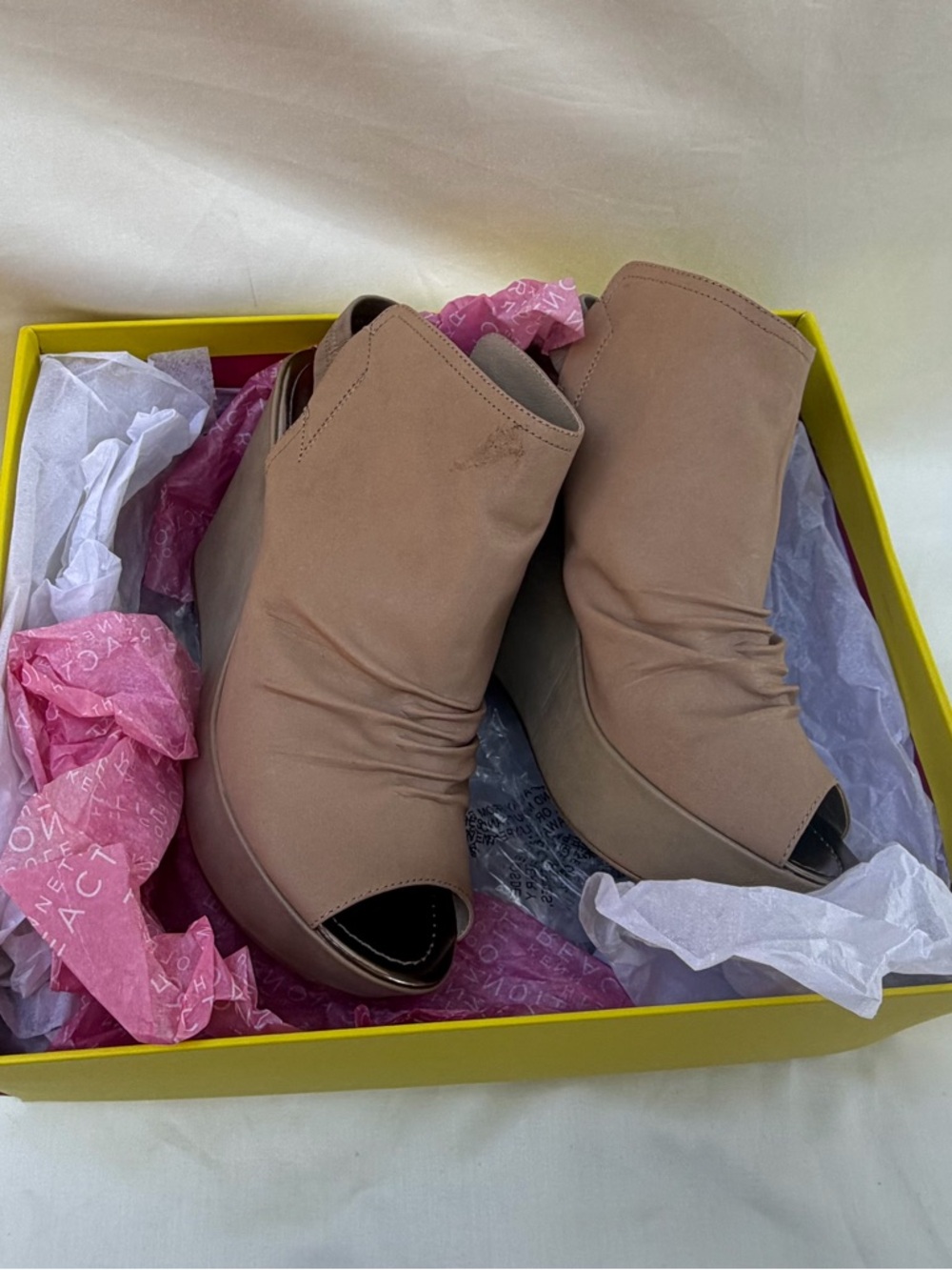 Kenneth Cole Reaction Sole Search Leather Peep Toe Wedge Shooties Taupe Size 8 - Picture 4 of 12